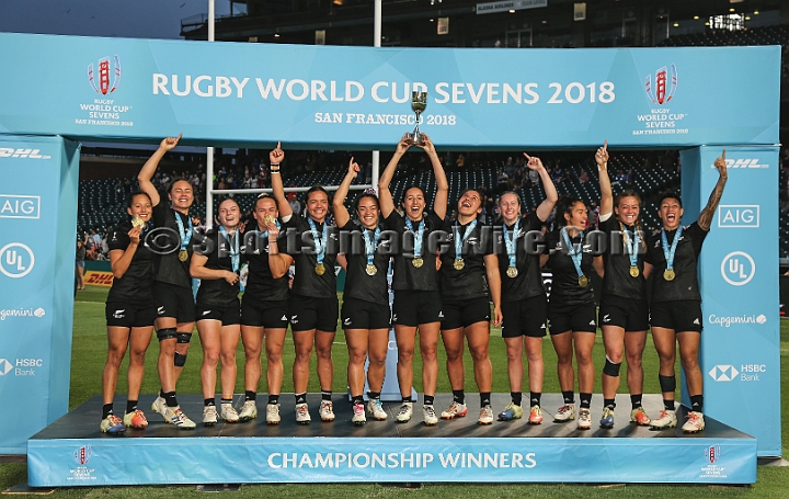 2018RugbySevensSat-51.JPG - New Zealand defeated France (not pictured) 29-0 to win the women's championship finals of the 2018 Rugby World Cup Sevens, Saturday, July 21, 2018, at AT&T Park, San Francisco. (Spencer Allen/IOS via AP)